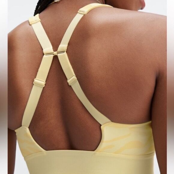 Fabletics all day everyday zebra v neck padded sport bra yellow gray - Picture 2 of 8